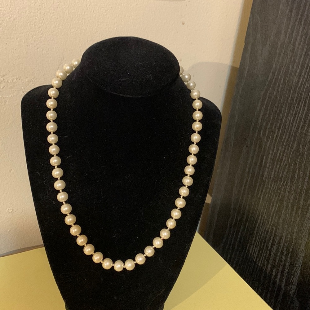 Vintage faux pearls necklace 19”